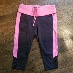 Lucy Powermax Black Capri Leggings Small